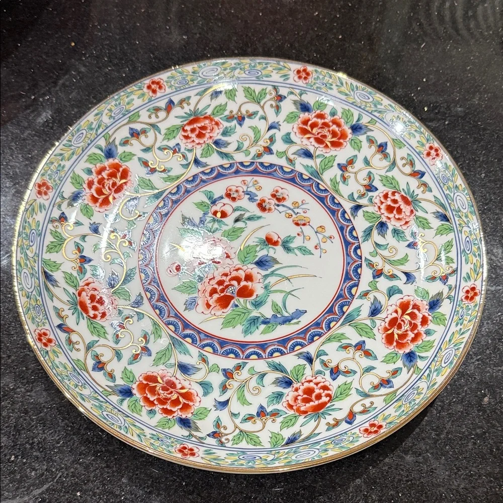Exquisite Floral Patterned Plate - Picture 5 of 5